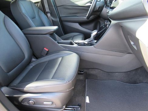 Used 2023 Buick Encore GX Essence w/ Experience Buick Package FWD image 9