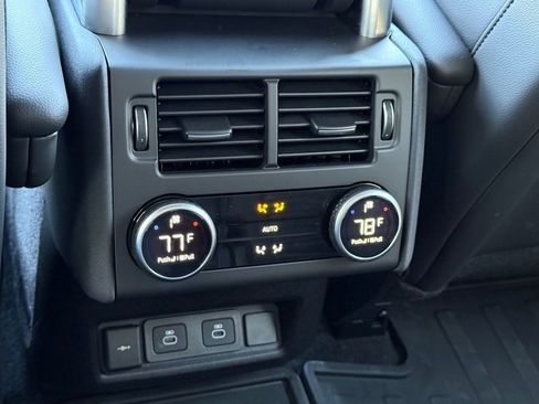 Certified 2025 Land Rover Discovery Dynamic SE AWD/4WD image 38