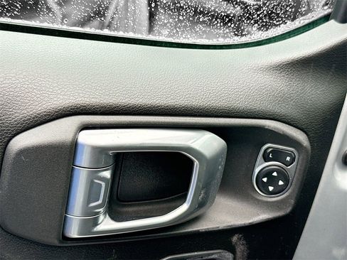 Used 2023 Jeep Gladiator Willys image 18