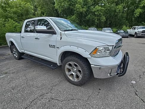 Used 2017 RAM 1500 Laramie AWD/4WD image 10