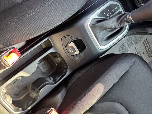 Used 2019 Jeep Renegade Latitude image 25