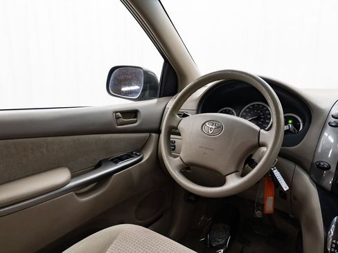 Used 2010 Toyota Sienna CE FWD image 11