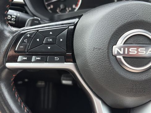 Used 2024 Nissan Altima 2.5 SR FWD image 9
