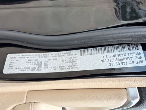 Used 2024 Jeep Grand Cherokee Limited AWD/4WD image 18
