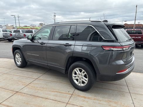 Used 2023 Jeep Grand Cherokee Laredo AWD/4WD image 9