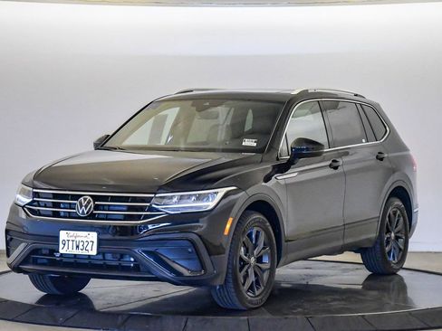 Used 2024 Volkswagen Tiguan SE image 1