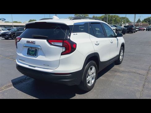 Used 2024 GMC Terrain SLE w/ Driver Convenience Package AWD/4WD image 8