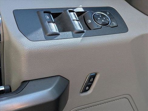 Used 2016 Ford F150 XLT w/ Equipment Group 302A Luxury image 4