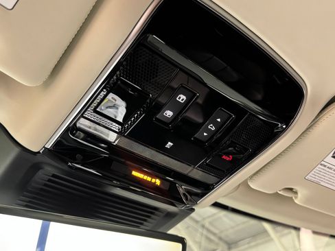 Used 2025 Land Rover Range Rover Autobiography AWD/4WD image 34