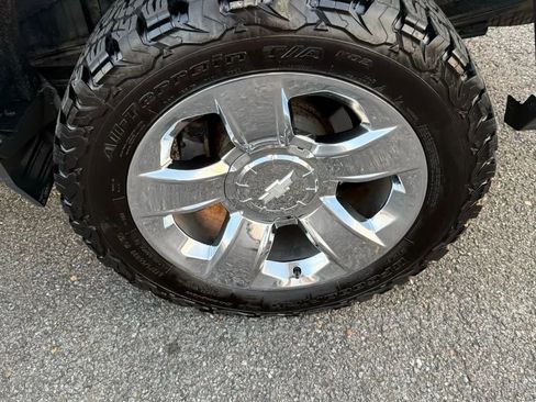 Used 2018 Chevrolet Silverado 1500 LTZ w/ Sport Package AWD/4WD image 12