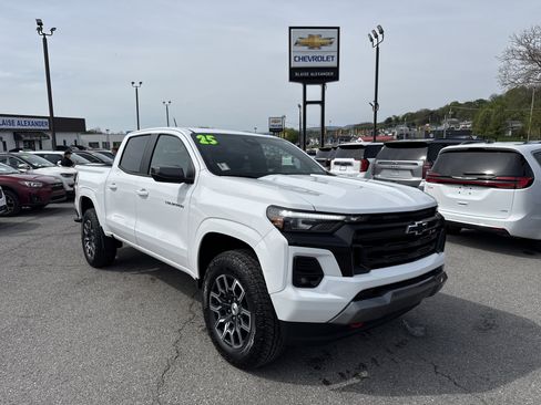 Used 2025 Chevrolet Colorado Z71 image 1