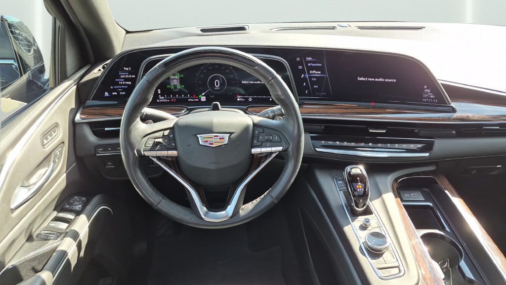 Used 2024 Cadillac Escalade Premium Luxury AWD/4WD image 21