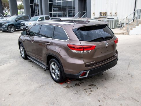 Used 2018 Toyota Highlander Limited Platinum image 9