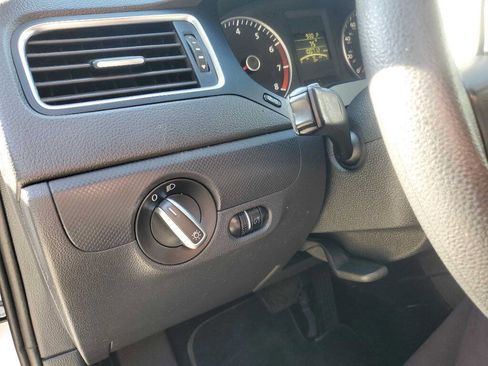 Used 2012 Volkswagen Jetta SE image 27