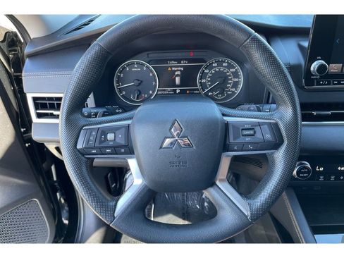 Used 2022 Mitsubishi Outlander ES image 35