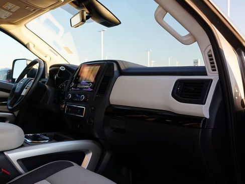 Used 2024 Nissan Titan SV w/ SV Convenience Package image 21