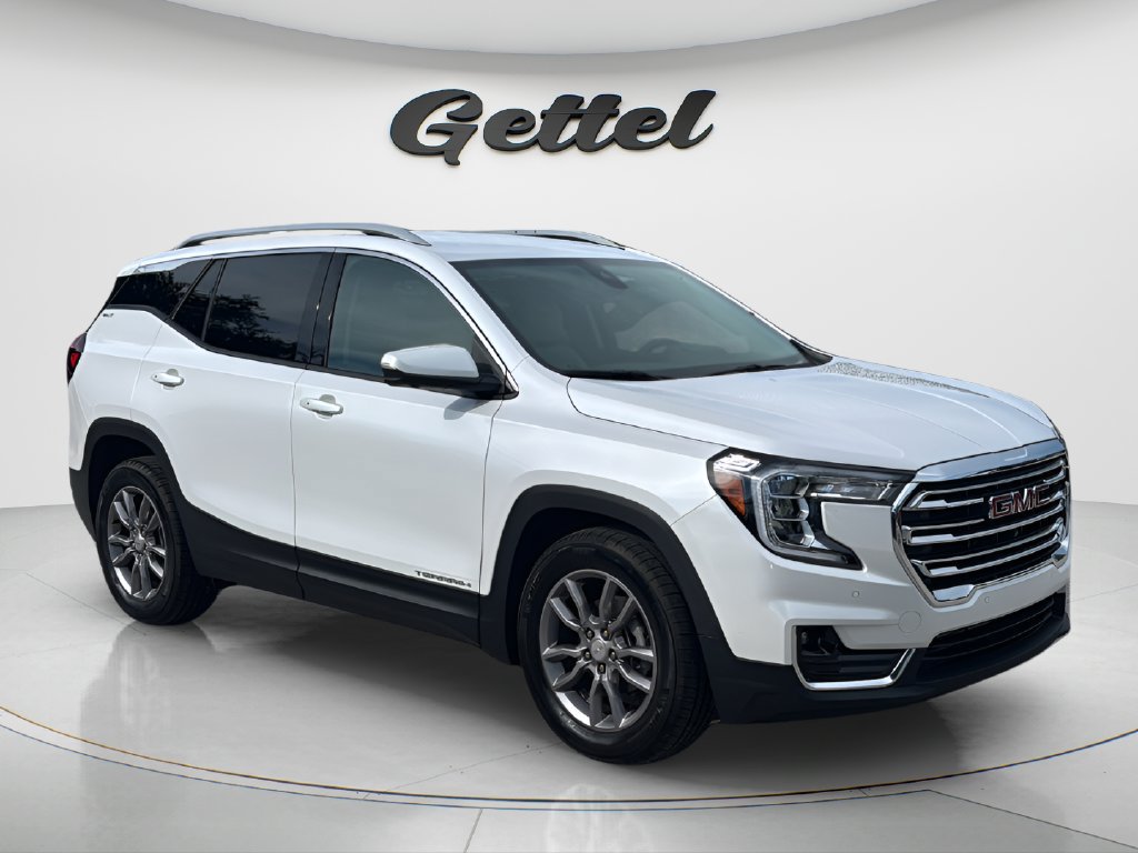 Used 2024 GMC Terrain SLT w/ Tech Package FWD image 3