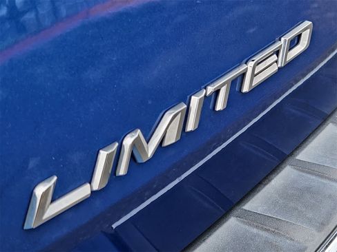 Used 2023 Ford Explorer Limited image 12