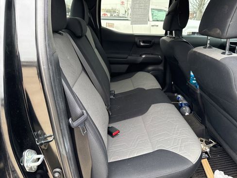 Used 2022 Toyota Tacoma TRD Sport image 21