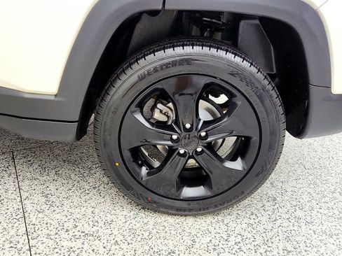 Used 2019 Jeep Compass Latitude AWD/4WD image 9