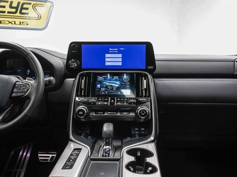 Used 2025 Lexus LX 700h F Sport image 13