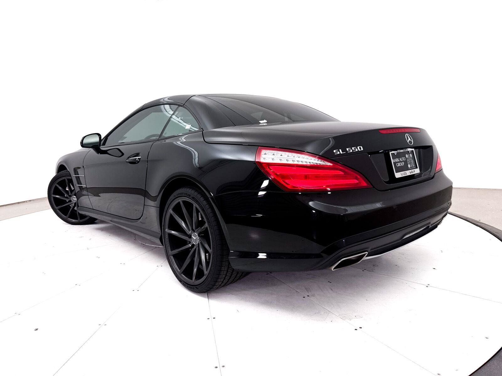 Used 2015 Mercedes-Benz SL 550 image 2