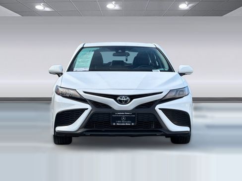 Used 2022 Toyota Camry SE image 5