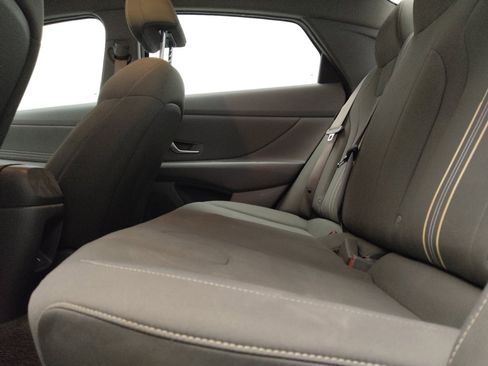 Used 2025 Hyundai Elantra Sport FWD image 18