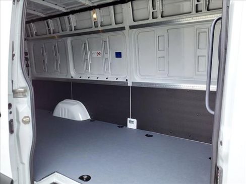 Used 2024 Mercedes-Benz Sprinter 2500 image 13