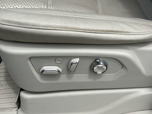 Used 2021 Cadillac Escalade Premium Luxury Platinum image 22