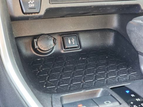 Used 2019 Toyota RAV4 XLE AWD/4WD image 26