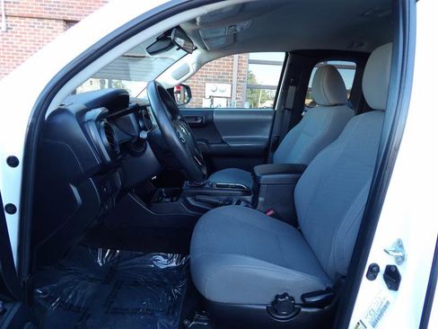 Used 2021 Toyota Tacoma 2WD Access Cab image 9