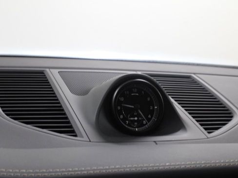 Certified 2025 Porsche Macan AWD/4WD image 25