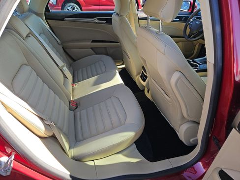 Used 2015 Ford Fusion SE image 18
