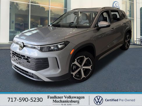 Used 2026 Volkswagen Tiguan SE AWD/4WD image 1