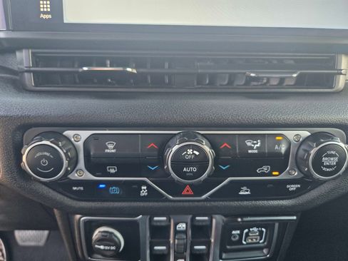 Used 2024 Jeep Wrangler Unlimited AWD/4WD image 22