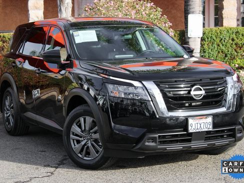 Used 2024 Nissan Pathfinder S image 2