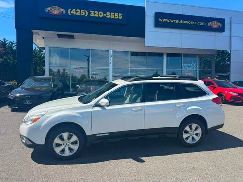 Used 2012 Subaru Outback 3.6R Limited w/ Moonroof Pkg AWD/4WD image 6