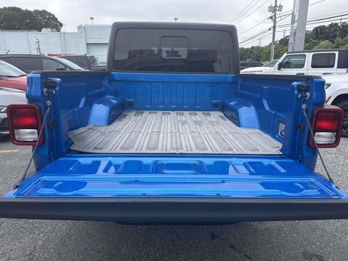 Used 2023 Jeep Gladiator Sport AWD/4WD image 15