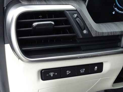 Used 2024 Kia Telluride EX w/ EX Captain's Chair Package image 20