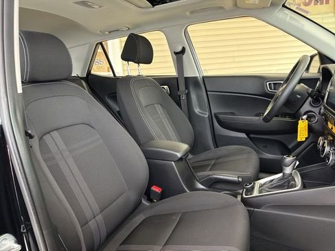 Used 2023 Hyundai Venue SEL image 24