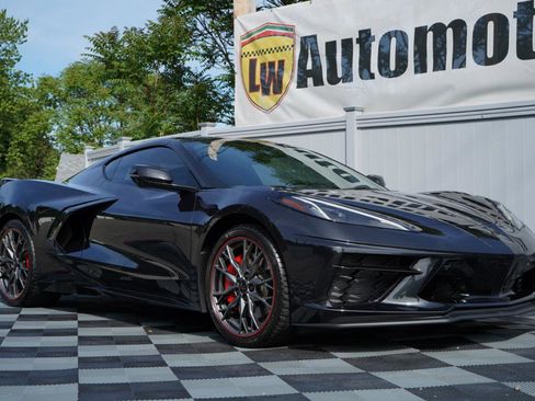 Used 2024 Chevrolet Corvette Stingray Preferred Cpe w/ Z51 Performance Package RWD image 3