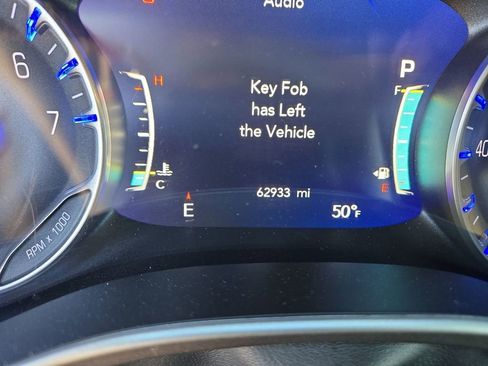 Used 2023 Chrysler Pacifica Touring-L image 23