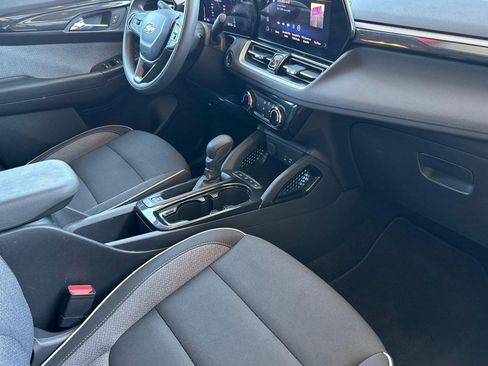 Used 2025 Chevrolet TrailBlazer LT FWD image 30