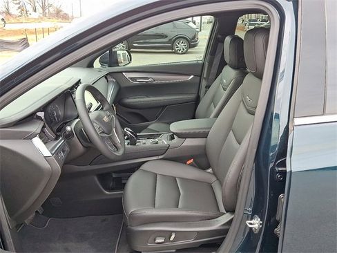 New 2025 Cadillac XT5 Luxury image 9