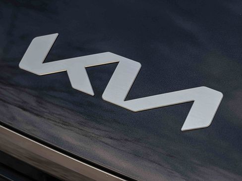 Certified 2024 Kia EV9 Land image 33