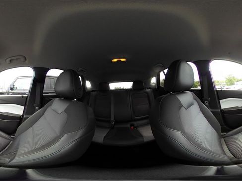 Used 2025 Chevrolet Trax LT FWD image 41