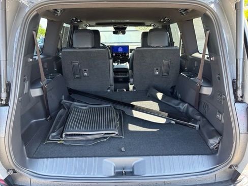 Used 2025 Lexus GX 550 w/ Accessory Package (2T) AWD/4WD image 28