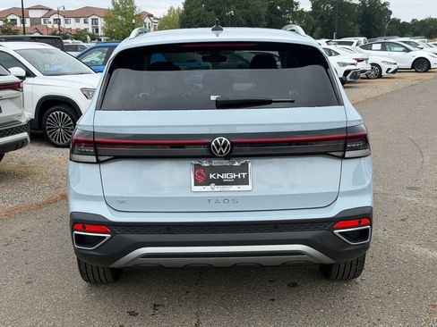 New 2026 Volkswagen Taos SE FWD image 8