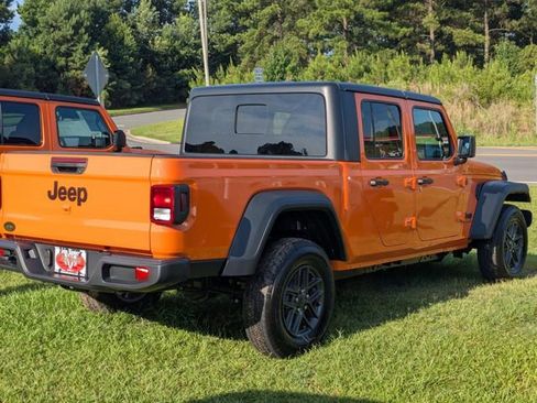 New 2025 Jeep Gladiator Sport image 7